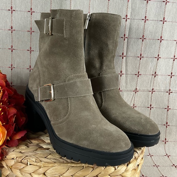 Kenneth Cole “Rhode” Suede Ankle Boots Double Buckle Lug Polar Grip Sole Sz 9 - Picture 2 of 8